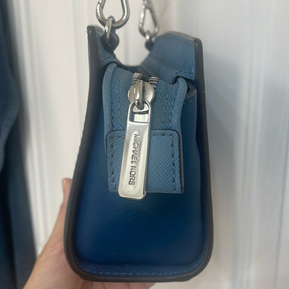 Michael Kors  Selma Mini Leather Crossbody - Picture 4 of 12